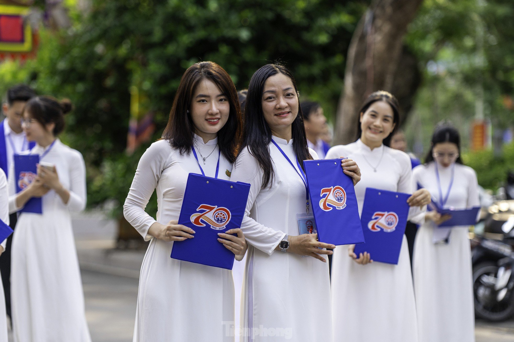 Những ‘bóng hồng’ tham gia diễu hành kỷ niệm 70 năm giải phóng Hải Phòng - 14
