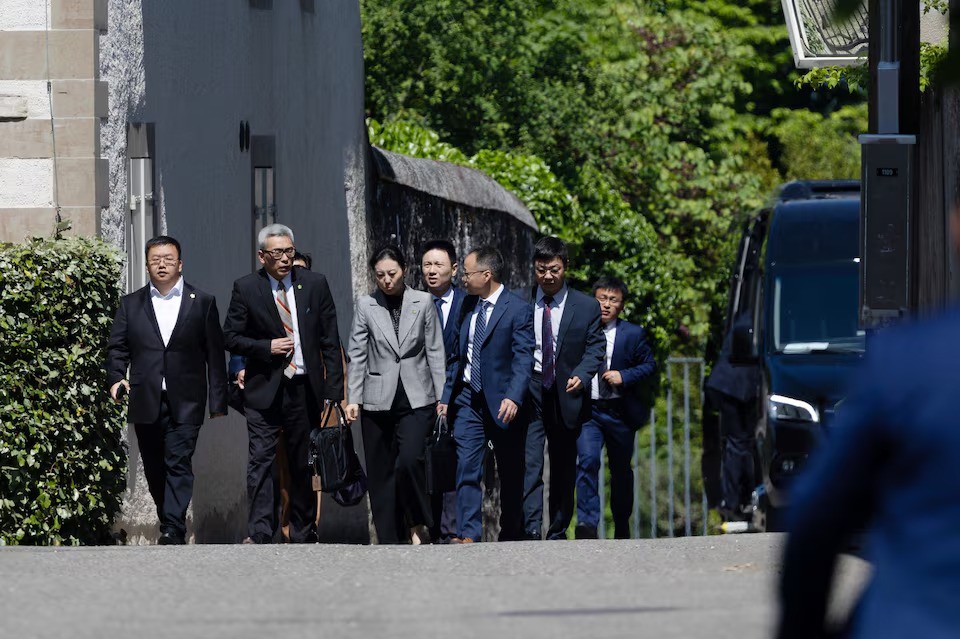 Phái đoàn Trung Quốc có mặt ở Geneva, Thuỵ Sĩ (ảnh: Reuters)