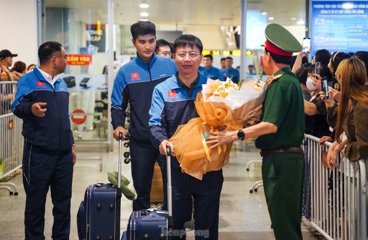 Đoàn quân nhân duyệt binh trên Quảng trường Đỏ về nước trong vòng tay đồng đội - 3