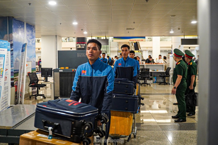 Đoàn quân nhân duyệt binh trên Quảng trường Đỏ về nước trong vòng tay đồng đội - 2