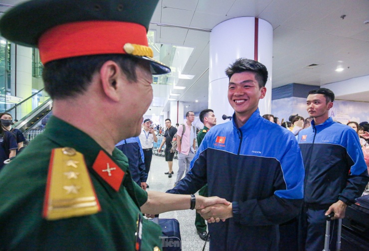 Đoàn quân nhân duyệt binh trên Quảng trường Đỏ về nước trong vòng tay đồng đội - 5
