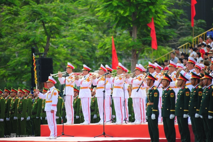 3.000 người diễu hành mừng 70 năm giải phòng Hải Phòng - 2