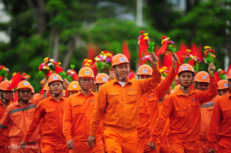 3.000 người diễu hành mừng 70 năm giải phòng Hải Phòng - 7