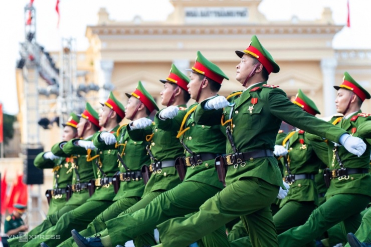 3.000 người diễu hành mừng 70 năm giải phòng Hải Phòng - 6