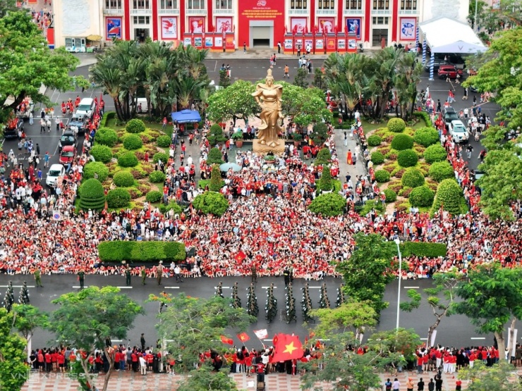 3.000 người diễu hành mừng 70 năm giải phòng Hải Phòng - 11