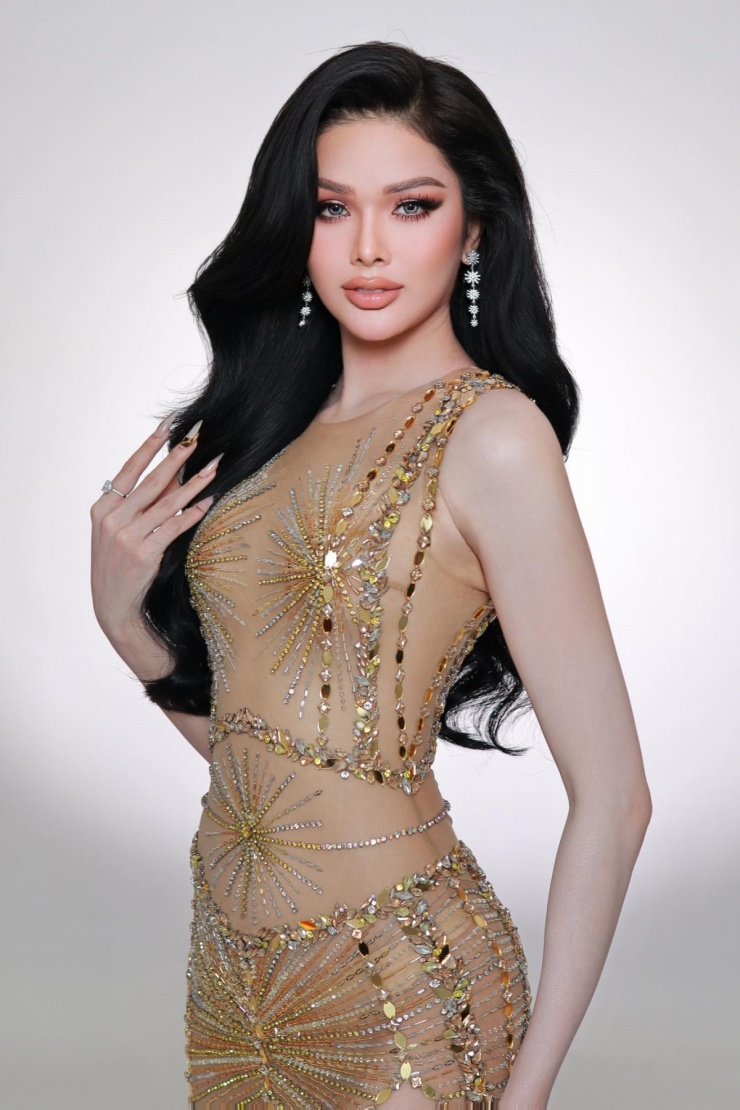 Những ngày đầu cuộc thi, người đẹp không phải là cái tên được chú ý. Tuy nhiên sau khi được hoa hậu Lê Hoàng Phương chọn về đội, cô ngày càng 'lột xác' về sắc vóc, tiến bộ về thần thái, tìm được phong cách và cách trang điểm phù hợp.