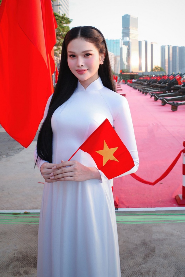 Ở đời thường, Hà Tâm Như trang điểm nhẹ nhàng, được nhận xét trông dịu dàng hơn khi lên sân khấu. Sau khi phẫu thuật chuyển giới năm 2023, cô có thêm nhiều lần chỉnh sửa nhan sắc ở Thái Lan để hoàn thiện vẻ ngoài.