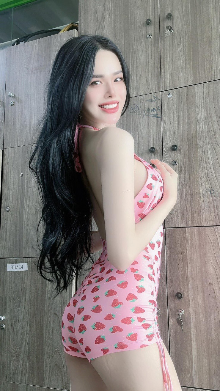 Người đẹp quê Vĩnh Long khoe body trong phòng tập.