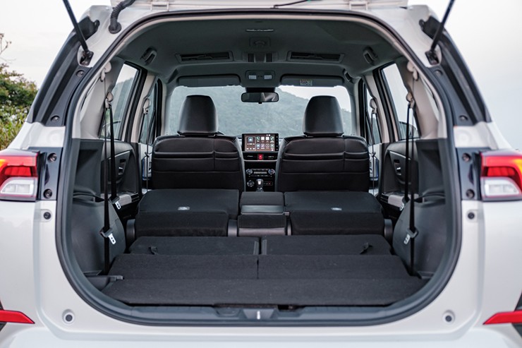 Giá xe Toyota Veloz Cross tháng 5/2025, hỗ trợ 50% lệ phí trước bạ - 14