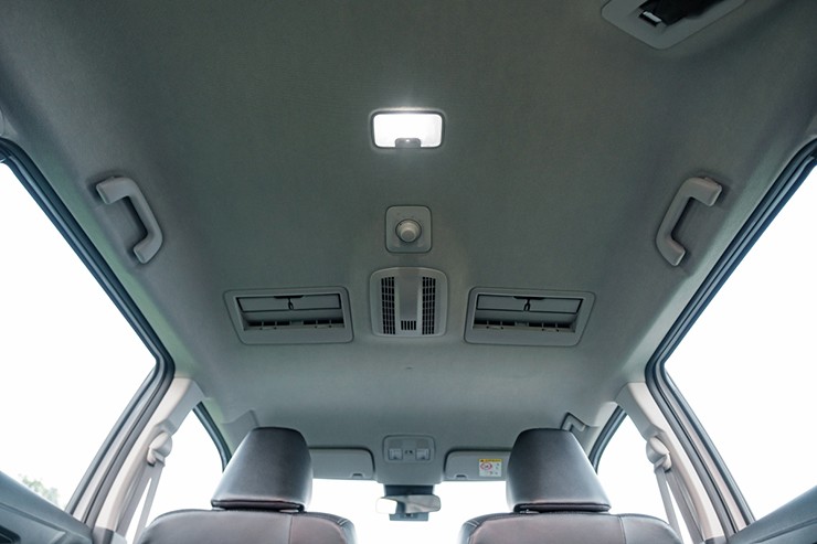 Giá xe Toyota Veloz Cross tháng 5/2025, hỗ trợ 50% lệ phí trước bạ - 15