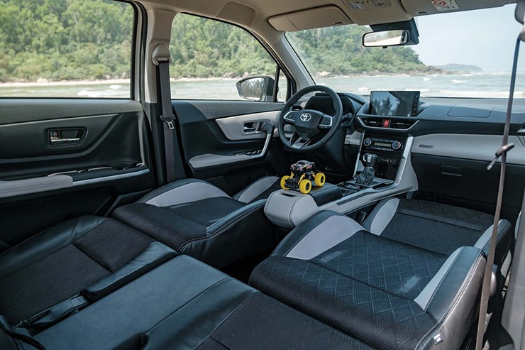 Giá xe Toyota Veloz Cross tháng 5/2025, hỗ trợ 50% lệ phí trước bạ - 16