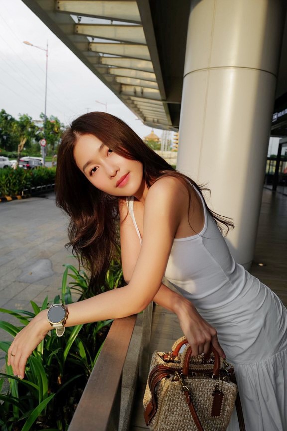Trên trang cá nhân, Khả Ngân chăm chỉ chia sẻ những chuyến du lịch và cuộc sống đời thường bên gia đình, bạn bè. (Ảnh: FBNV).