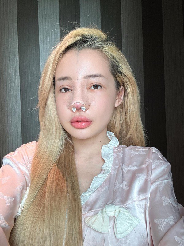 Dòng trạng thái này của Ngân 98 khiến không ít người hoang mang lo lắng.