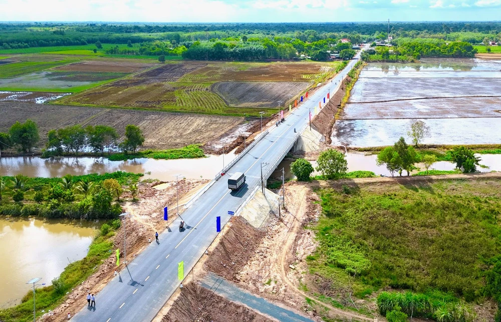 Cầu Hòa Bình tại thời điểm chưa xảy ra sự cố.