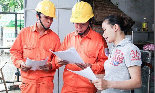 Chuyên gia cho rằng, đi kèm với việc tăng giá điện, EVN cần minh bạch các chi phí đầu vào.