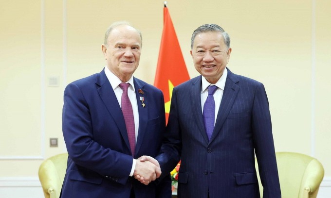 Tổng Bí thư Tô Lâm trong cuộc gặp Chủ tịch Đảng Cộng sản Liên bang Nga. Ảnh: TTXVN