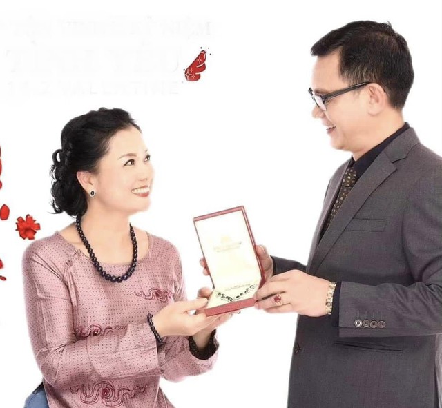Hơn 20 năm trôi qua hôn nhân của họ vẫn như ngày nào, hai vợ chồng anh đã có được với nhau hai người con, cô con gái Hà Vy và người con trai Minh Duy. Với lối sống giản dị nhưng lại chỉn chu, có trách nhiệm với gia đình đã tạo tiền đề cho cuộc sống hạnh phúc cho NSƯT Phạm Cường.