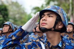 3.000 người diễu hành mừng 70 năm giải phòng Hải Phòng