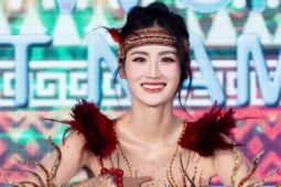 Ý Nhi nhảy 'Vũ điệu đại ngàn' ở khai mạc Miss World