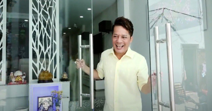 2 mặt tiền rộng rãi phía trước nhà Minh Nhí.