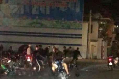 Gần 30 người hỗn chiến trong đêm vì tiếng nẹt pô