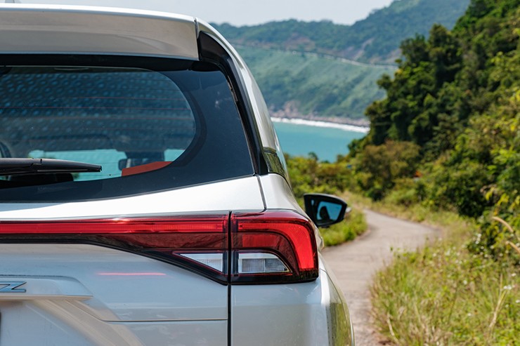 Giá xe Toyota Veloz Cross tháng 5/2025, hỗ trợ 50% lệ phí trước bạ - 9