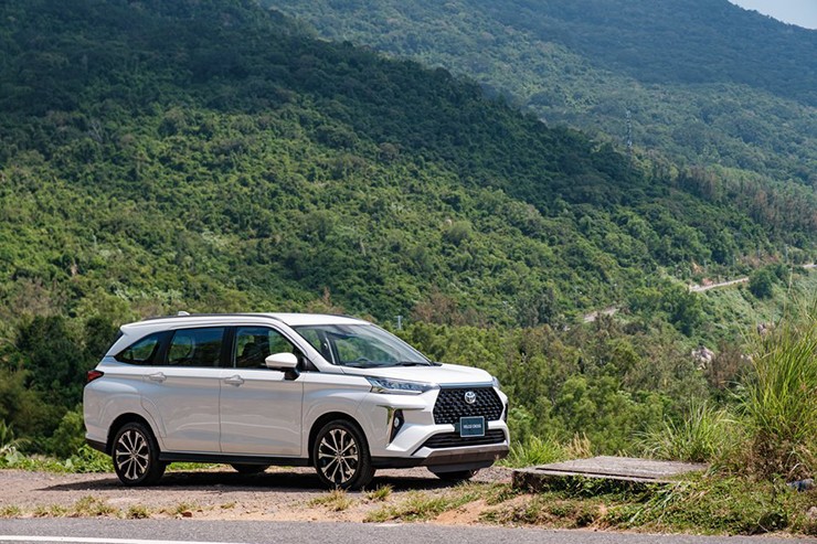 Giá xe Toyota Veloz Cross tháng 5/2025, hỗ trợ 50% lệ phí trước bạ - 1