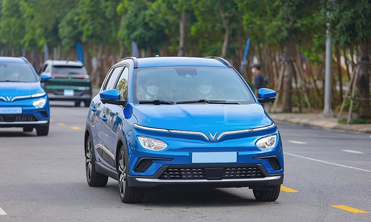 Giá xe điện VinFast VF e34 mới nhất tháng 5/2025 - 2