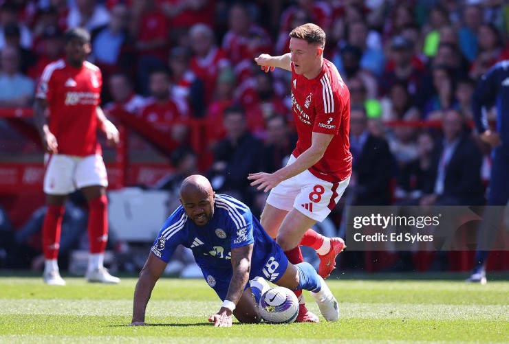 Nottingham bị Leicester cầm hòa trên sân nhà