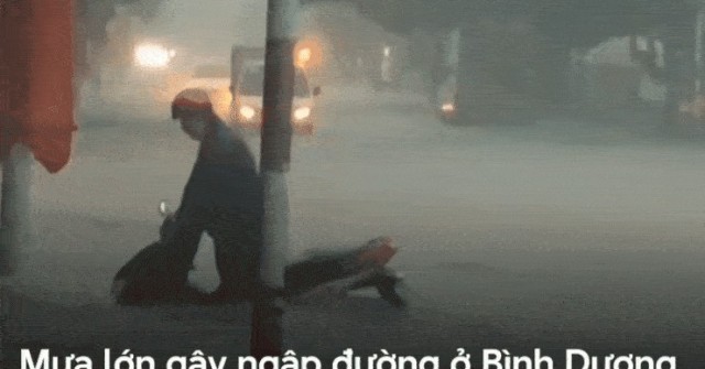 Mưa kinh hoàng, người dân ở Bình Dương bật khóc...