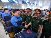 Đoàn quân nhân duyệt binh trên Quảng trường Đỏ về nước trong vòng tay người thân và đồng đội