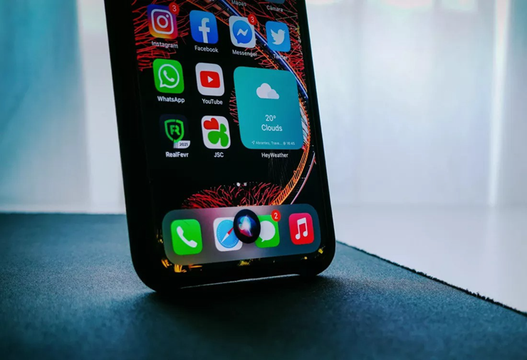 Trợ lý Siri bị người dùng tố nghe lén.
