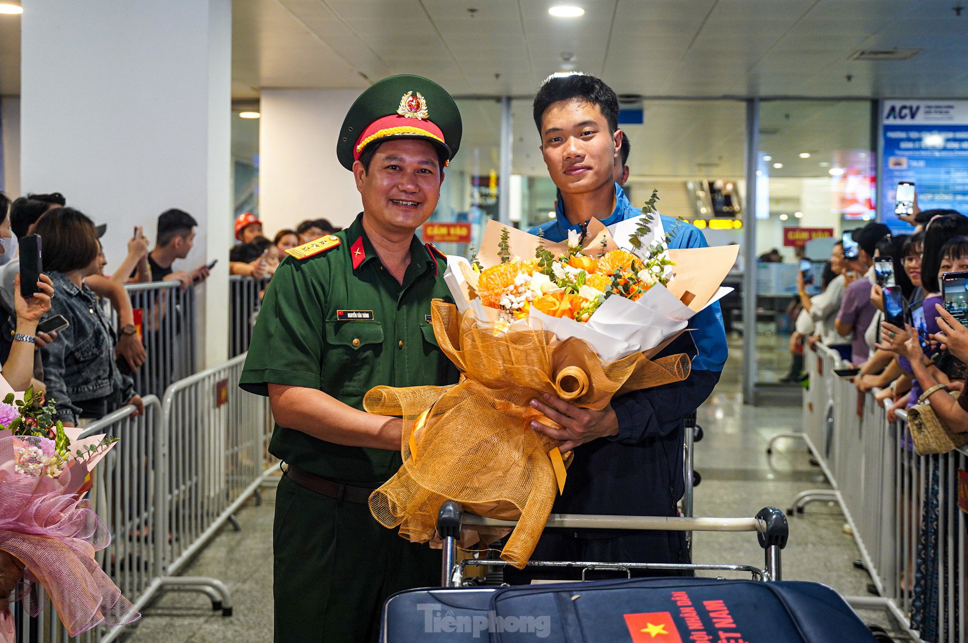 Đoàn quân nhân duyệt binh trên Quảng trường Đỏ về nước trong vòng tay đồng đội - 12