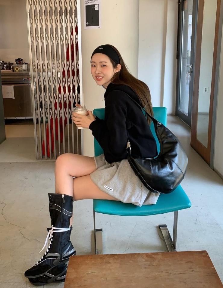 Diễn viên Cha Jung Won lăng xê phong cách sporty chic. Ảnh: Instagram chamii