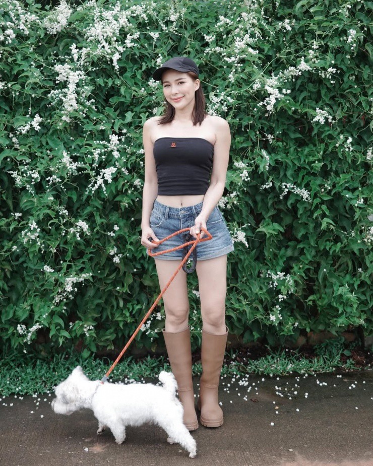 Junji qua ống kính của bạn trai Mario Maurer.