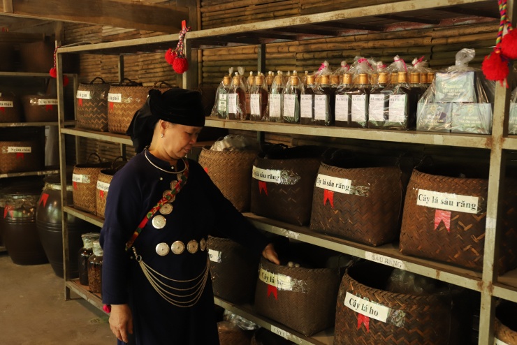 Cả làng làm chung, ăn chung, tiêu tiền chung - 4
