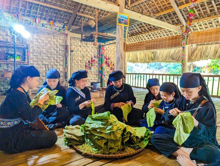 Cả làng làm chung, ăn chung, tiêu tiền chung - 10