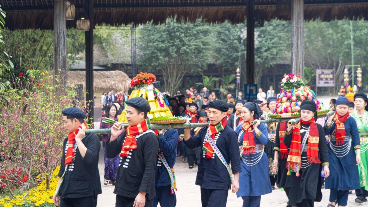 Cả làng làm chung, ăn chung, tiêu tiền chung - 9