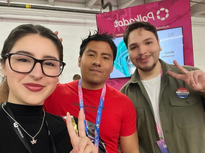 Yuvia Mendoza (trái) tại một sự kiện về blockchain ở Mỹ. Ảnh: LinkedIn/Yuvia Mendoza