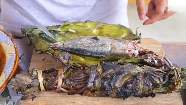 Cá nục nướng lá chuối là một món nướng có hương vị ngon ngọt tự nhiên của cá biển tươi.