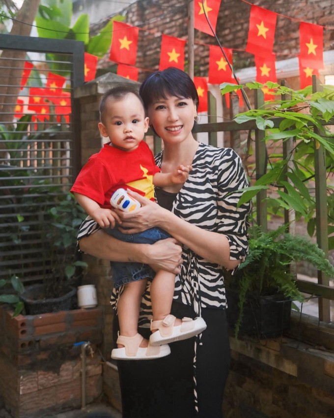 Doãn Hải My mừng sinh nhật mẹ 48 tuổi.