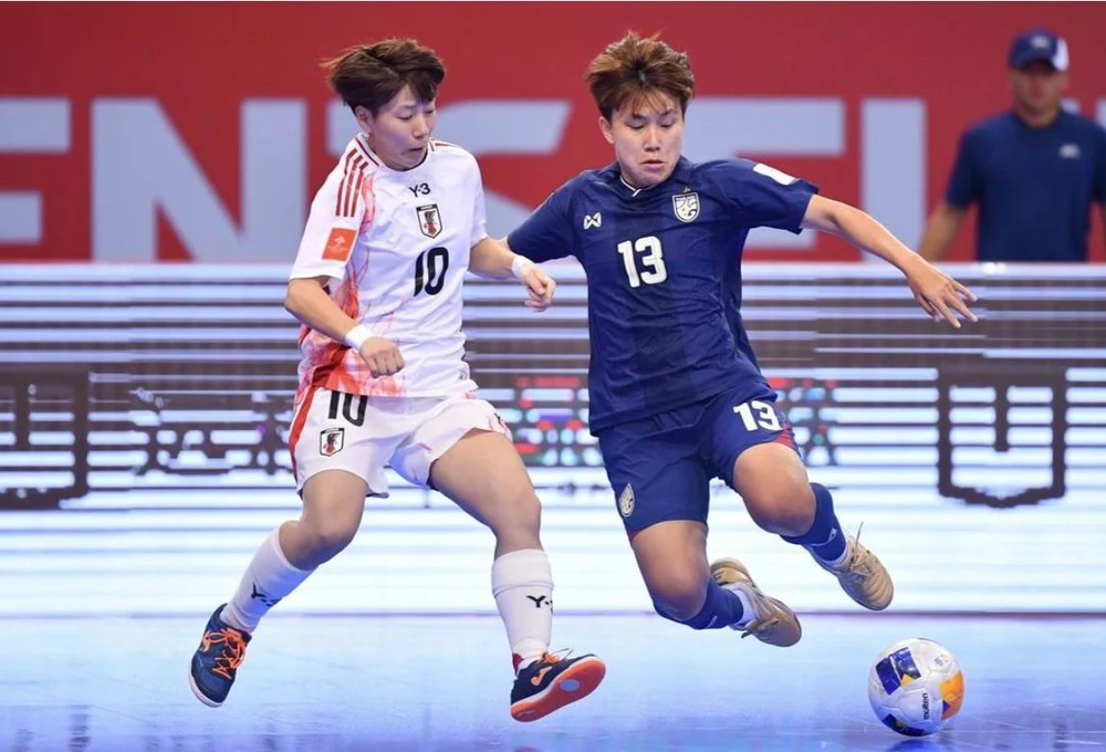 Sau khi đánh bại Nhật Bản, đẩy tuyển Việt Nam vào thế khó, Thái Lan sáng cửa khi gặp Hong Kong tại tứ kết. Ảnh: AFC