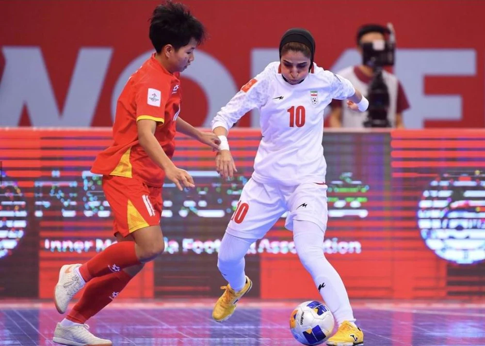 Tuyển Việt Nam hòa 0-0 với Iran, hai đội chia nhau ngôi nhất và nhì bảng B. Ảnh: AFC