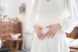 Có thai trước hôn nhân, cô dâu bị gia đình chú rể bỏ rơi trong ngày cưới