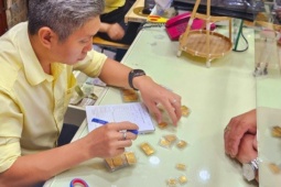 Giá vàng hôm nay 12-5: Vừa mở cửa, lại giảm nhanh