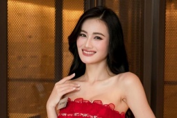 Ý Nhi được khen nói tiếng Anh lưu loát ở Miss World