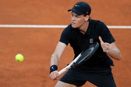 Trực tiếp tennis Sinner - De Jong: Sinner tiếp đà toàn thắng (Rome Open)