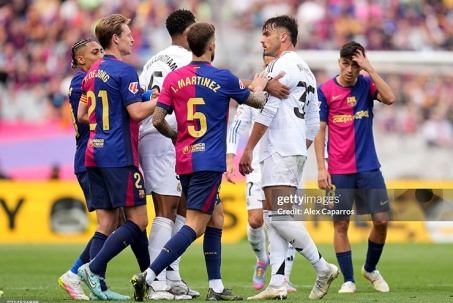 Không khí thù địch Siêu kinh điển, fan Barca đòi tống sao Real vào tù