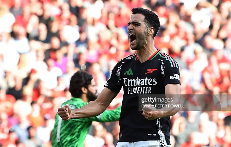 Merino gỡ hòa cho&nbsp;Arsenal trước khi bị quyền thi đấu