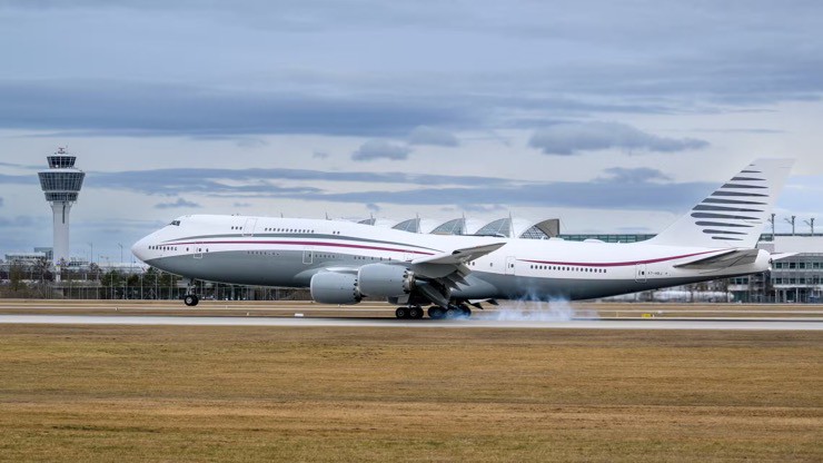 Chiếc Boeing 747-8 mà Qatar dự định chuyển giao cho Mỹ không phải máy bay mới mà đã 13 năm tuổi. Ảnh; Shutterstock.
